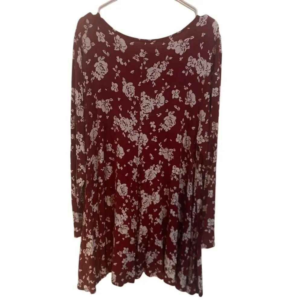 Lane bryant size 18/20 floral long sleeve stretchy red white blouse